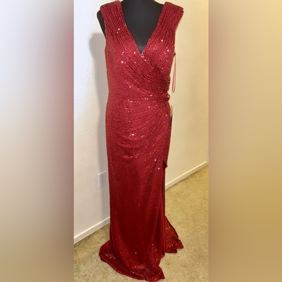 Red Cinderella Divine Size L Side slit dress - Picture 3 of 7